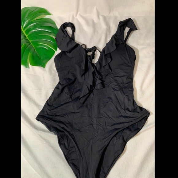 NEW $124 Becca Socialite‎ Ruffle One-Piece Swimsuit in Black [SZ Medium ] - Picture 3 of 8